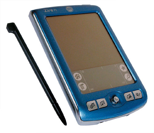 Внешность у Palm Zire 71 вполне «бюджетная»