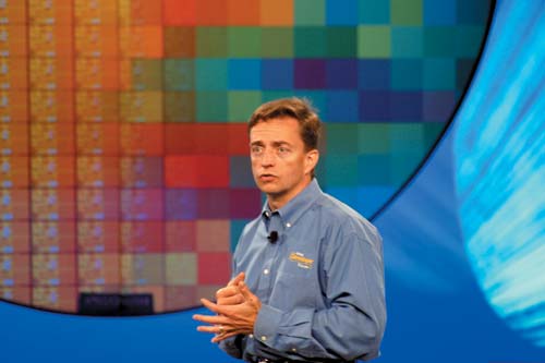 Патрик Гелсингер на открытии Форума IDF Fall 2004