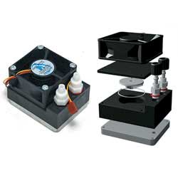 Рис. 5. Радиатор процессора, совмещенный с помпой системы Poseidon WCL-03