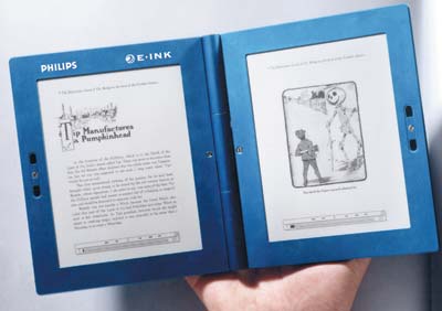 Прототип устройства для чтения электронных книг, оснащенный двумя отражающими дисплеями на базе электронных чернил