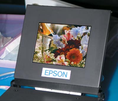 Прототип OLED-дисплея с 5,5-дюймовым экраном (разрешение 640Ѕ480 пикселов)
