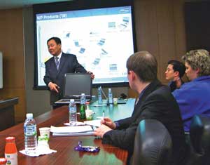 На презентации старшего менеджера компьютерного департамента г-на Хона