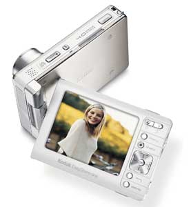 Фотоаппарат Kodak EasyShare One, оснащенный 3-дюймовым сенсорным дисплеем