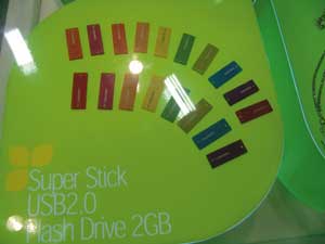 USB-флэш-накопители Kingmax Super Stick