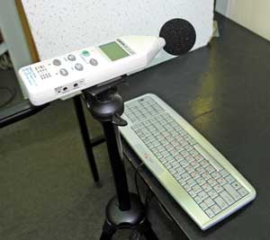 Стенд для измерения уровня шума, создаваемого клавиатурой