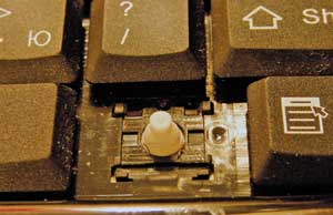 Резиновый купол, обеспечивающий возвратный ход клавиши Резиновый купол, обеспечивающий возвратный ход клавиши