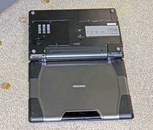 DESTEN CyberBook шлепнулся так, что не позавидуешь, однако работать не перестал DESTEN CyberBook шлепнулся так, что не позавидуешь, однако работать не перестал