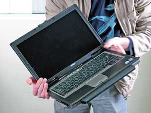 Dell Latitude ATG D620 приземлился нормально, но при ударе отключился Dell Latitude ATG D620 приземлился нормально, но при ударе отключился