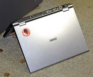 Приземлился Toshiba Tecra A8 очень мягко Приземлился Toshiba Tecra A8 очень мягко