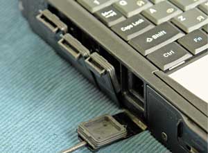 У Panasonic Toughbook CF-18 все разъемы и слот для PCMCIA закрыты герметичными заглушками У Panasonic Toughbook CF-18 все разъемы и слот для PCMCIA закрыты герметичными заглушками