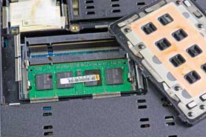 Toshiba Tecra A8: кофе попал даже на модуль памяти Toshiba Tecra A8: кофе попал даже на модуль памяти