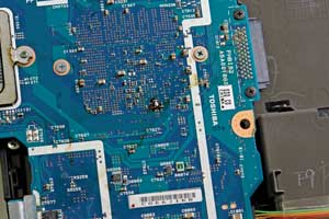 Кофе попал на системную плату Toshiba Tecra A8 Кофе попал на системную плату Toshiba Tecra A8